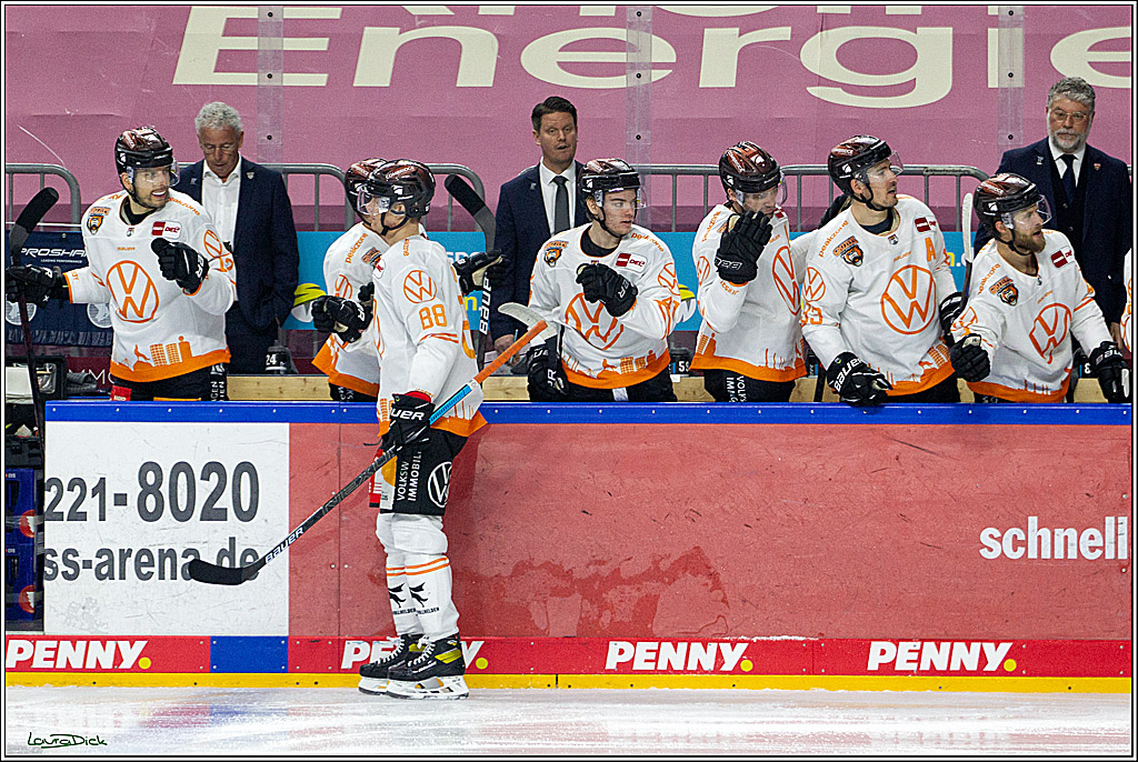 PENNY DEL;  Koelner Haie - Wolfsburg Grizzlys; Koeln, 17.03.2021